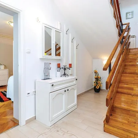 別荘 3 Bedroom Gorgeous In