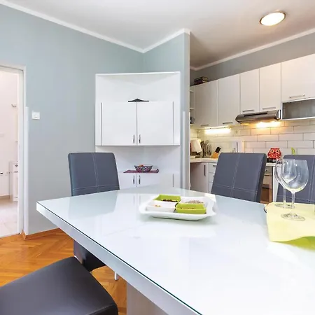 3 Bedroom Gorgeous In 別荘 *