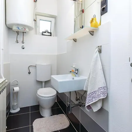 3 Bedroom Gorgeous In ヤドラニヴォ