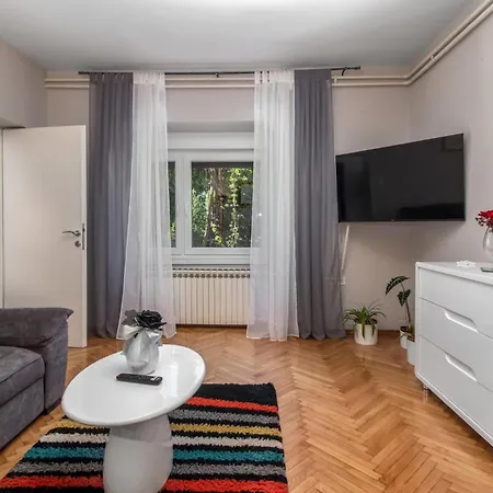 3 Bedroom Gorgeous In ヤドラニヴォ
