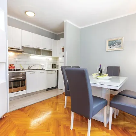 3 Bedroom Gorgeous In 別荘 *