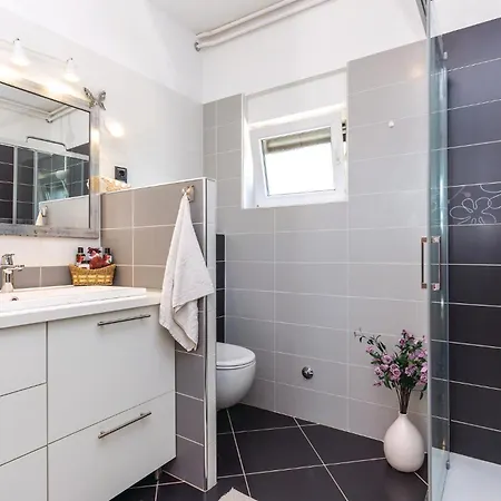 3 Bedroom Gorgeous In 別荘 ヤドラニヴォ